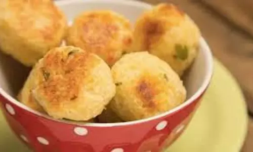 Dinner Recipe: आज घर पर डिनर में बनाएं चटपटे कॉर्न रवा बॉल्स Dinner Recipe: आज घर पर डिनर में बनाएं चटपटे कॉर्न रवा बॉल्स
