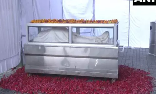 Om Prakash Chautala का पार्थिव शरीर तेजा खेड़ा ले जाया गया Om Prakash Chautala का पार्थिव शरीर तेजा खेड़ा ले जाया गया