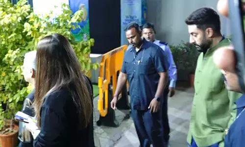 Aishwarya Rai, अभिषेक बच्चन आराध्या के स्कूल कार्यक्रम में शामिल हुए Aishwarya Rai, अभिषेक बच्चन आराध्या के स्कूल कार्यक्रम में शामिल हुए