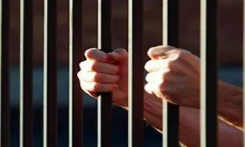 Jammu: हेरोइन और जिंदा कारतूस सहित 2 नशा तस्कर गिरफ्तार Jammu: हेरोइन और जिंदा कारतूस सहित 2 नशा तस्कर गिरफ्तार