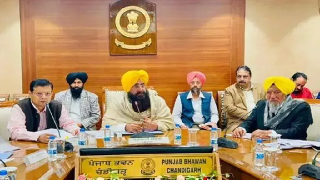 Punjab: पंजाब के कृषि मंत्री किसान यूनियनों के नेताओं से मिले