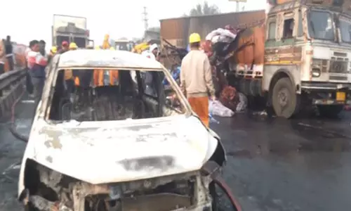 कांग्रेस नेता सचिन पायलट ने Jaipur के एसएमएस अस्पताल में आग पीड़ितों से मुलाकात की