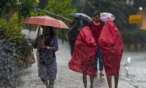 Kolkata में आज गहरे दबाव के कारण भारी बारिश: सप्ताहांत का पूर्वानुमान देखें