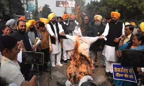 punjab : कांग्रेस कार्यकर्ताओं ने अंबेडकर के खिलाफ टिप्पणी पर अमित शाह से माफी की मांग punjab : कांग्रेस कार्यकर्ताओं ने अंबेडकर के खिलाफ टिप्पणी पर अमित शाह से माफी की मांग