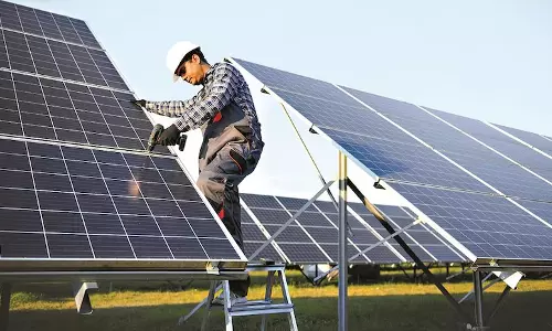 Tata Power और केनरा बैंक ने रूफटॉप सोलर सिस्टम को बढ़ावा देने के लिए साझेदारी की Tata Power और केनरा बैंक ने रूफटॉप सोलर सिस्टम को बढ़ावा देने के लिए साझेदारी की