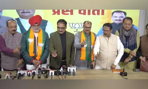 Delhi: आप नेता बलबीर सिंह, सुखबीर दलाल भाजपा में शामिल हुए