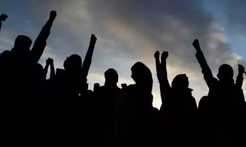 Assam : स्कूल प्रबंधन समिति को लेकर मंगलदाई में विरोध प्रदर्शन शुरू Assam : स्कूल प्रबंधन समिति को लेकर मंगलदाई में विरोध प्रदर्शन शुरू