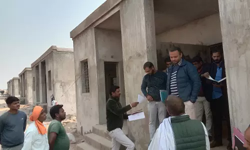 Baran: जिला कलेक्टर ने किया बांसथूनी मॉडल कॉलोनी का निरीक्षण Baran: जिला कलेक्टर ने किया बांसथूनी मॉडल कॉलोनी का निरीक्षण