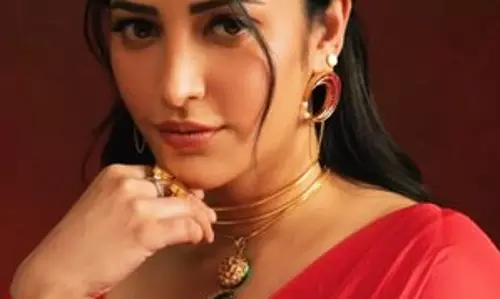 Shruti Haasan ने अदिवी शेष की फिल्म डकैत से काम की असुविधाजनक परिस्थितियों के कारण किनारा किया