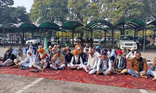 Haryana : बीकेयू (चारुनी) के सदस्यों ने कुरुक्षेत्र में किसानों के आंदोलन