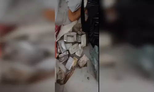 पूर्व कांस्टेबल के यहां मिली दो क्विंटल चांदी, ये है पूरा मामला, VIDEO पूर्व कांस्टेबल के यहां मिली दो क्विंटल चांदी, ये है पूरा मामला, VIDEO