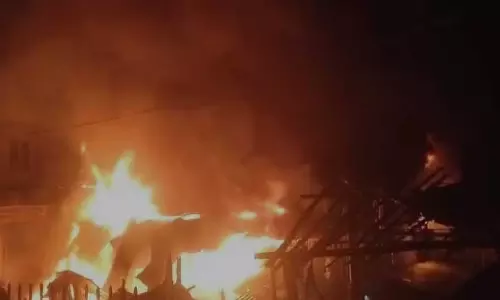 Assam : मार्गेरिटा के स्थानीय बाजार में आग लगने से 1.5 करोड़ रुपये का सामान जलकर खाक Assam : मार्गेरिटा के स्थानीय बाजार में आग लगने से 1.5 करोड़ रुपये का सामान जलकर खाक