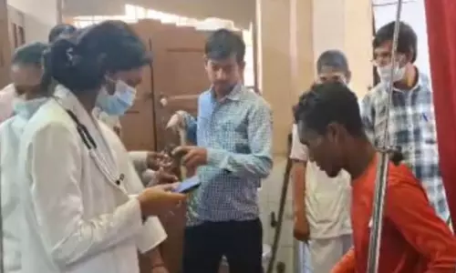 मजदूर पर भालू अटैक, धान खरीदी केंद्र में हड़कंप मजदूर पर भालू अटैक, धान खरीदी केंद्र में हड़कंप