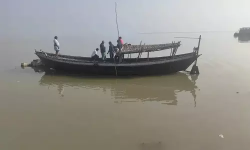 Jharkhand: साहेबगंज में वाहन गंगा में गिरा, चालक लापता, तलाशी अभियान जारी