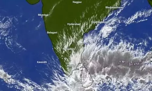 8 किमी की रफ्तार से बढ़ रहा डिप्रेशन: चेन्नई को ख़तरा? मौसम विभाग विवरण 8 किमी की रफ्तार से बढ़ रहा डिप्रेशन: चेन्नई को ख़तरा? मौसम विभाग विवरण