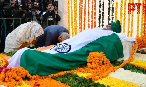 BIG BREAKING: हरियाणा के पूर्व CM ओम प्रकाश चौटाला पंचतत्व में विलीन, उमड़ा जनसैलाब BIG BREAKING: हरियाणा के पूर्व CM ओम प्रकाश चौटाला पंचतत्व में विलीन, उमड़ा जनसैलाब