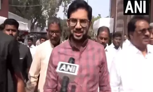 शिवसेना के आदित्य ठाकरे ने पोर्टफोलियो आवंटन में देरी पर Mahayuti की आलोचना की शिवसेना के आदित्य ठाकरे ने पोर्टफोलियो आवंटन में देरी पर Mahayuti की आलोचना की