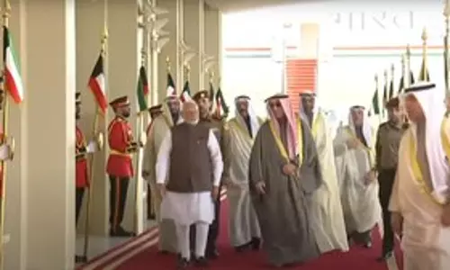 प्रधानमंत्री मोदी ऐतिहासिक यात्रा पर Kuwait पहुंचे