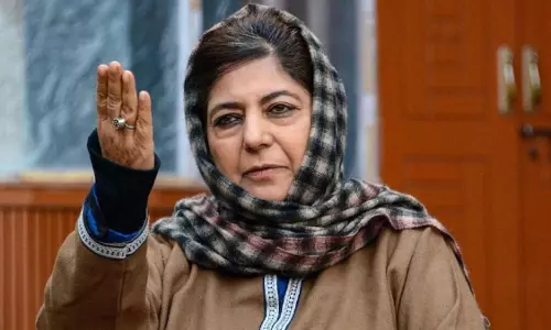 Mehbooba Mufti: कश्मीरी शॉल पर प्रस्तावित जीएसटी बढ़ोतरी से शिल्प खत्म हो जाएगा Mehbooba Mufti: कश्मीरी शॉल पर प्रस्तावित जीएसटी बढ़ोतरी से शिल्प खत्म हो जाएगा