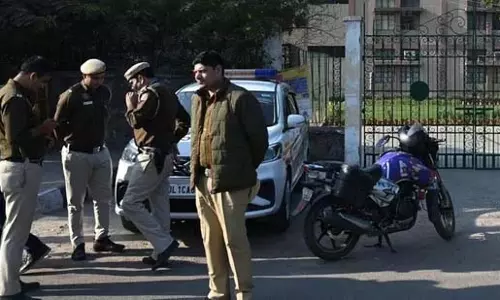 Delhi: कर्ज न चुका पाने पर व्यक्ति की चाकू घोंपकर हत्या, आरोपी फरार