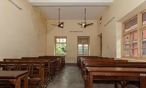 Karnataka: सरकारी पीयू कॉलेज के व्याख्याताओं ने मुफ़्त कोचिंग कक्षाओं का किया विरोध Karnataka: सरकारी पीयू कॉलेज के व्याख्याताओं ने मुफ़्त कोचिंग कक्षाओं का किया विरोध