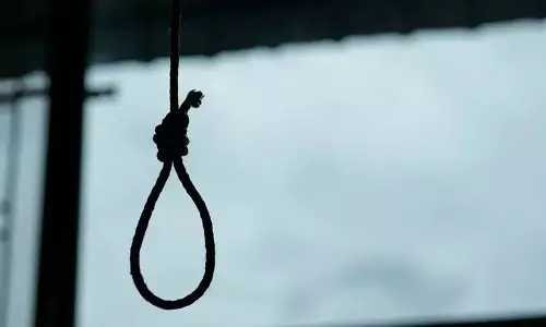 Suicide: करीबी दोस्त की मौत से उबर न पाने पर किशोरी ने की आत्महत्या
