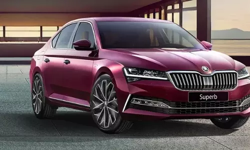 Skoda की इस प्रीमियम सेडान पर भारत में मिल रही है 18 लाख रुपये की छूट, जानें डिटेल्स