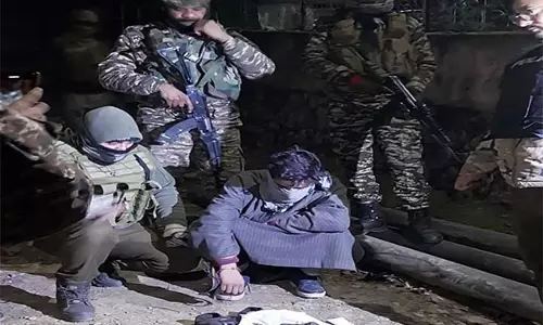 उत्तरी कश्मीर के Bandipora में हथियार और गोला-बारूद के साथ आतंकवादी सहयोगी गिरफ्तार