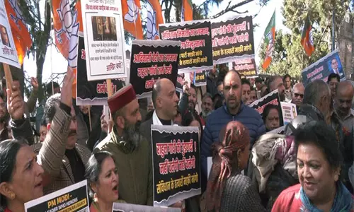 हिमाचल BJP ने किया विरोध प्रदर्शन, कांग्रेस पर लगाया BR अंबेडकर का अपमान करने का आरोप