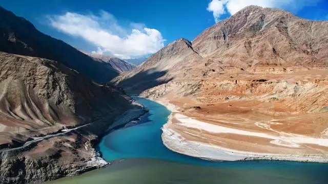 Alternate route to Leh-Ladakh रक्षा मंत्रालय ने सुरंग के लिए परिवहन मंत्रालय से मंजूरी मांगी