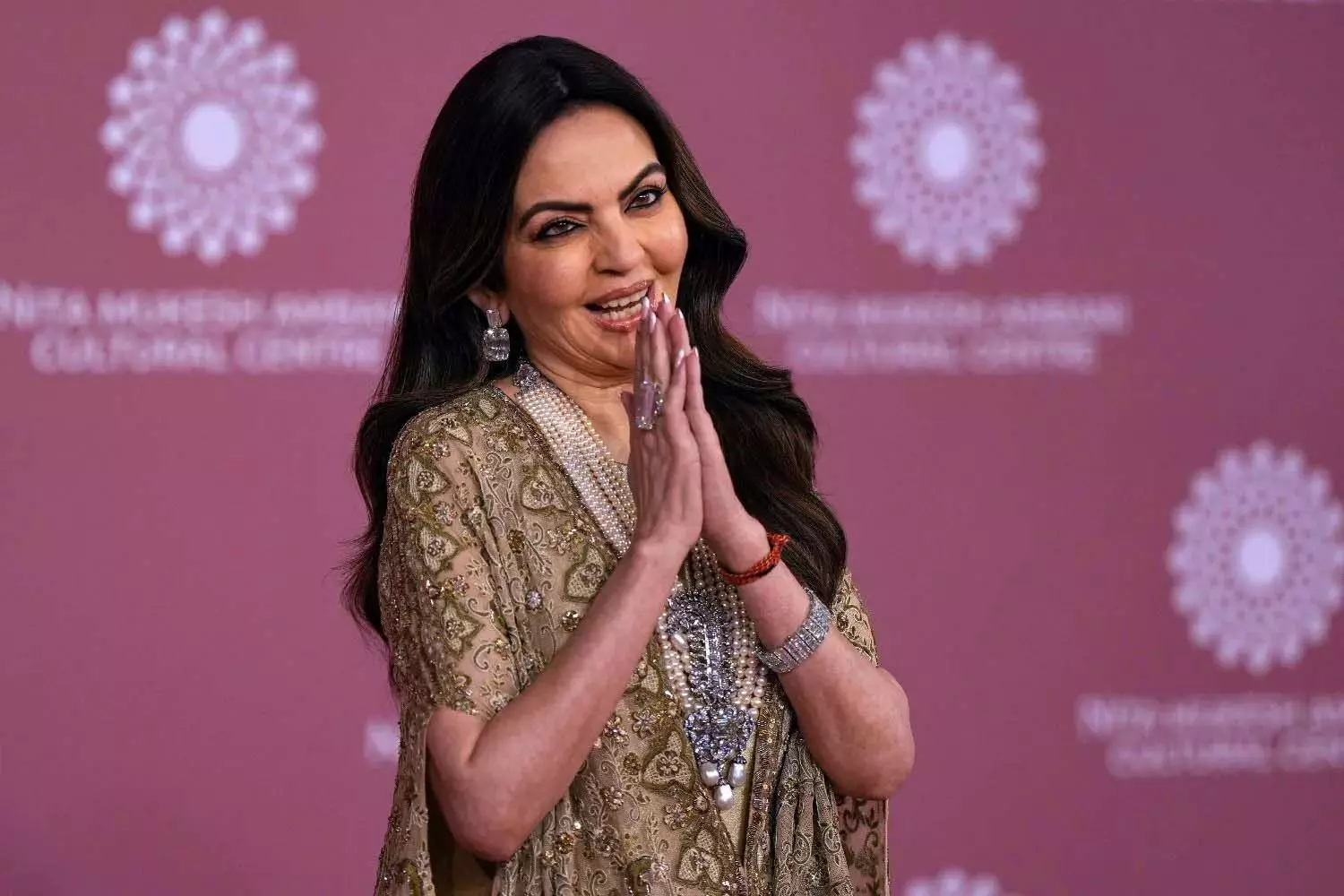 Nita Ambani: स्कूल के वार्षिक दिवस पर दयालु व्यवहार ने दिल जीत लिया, वीडियो