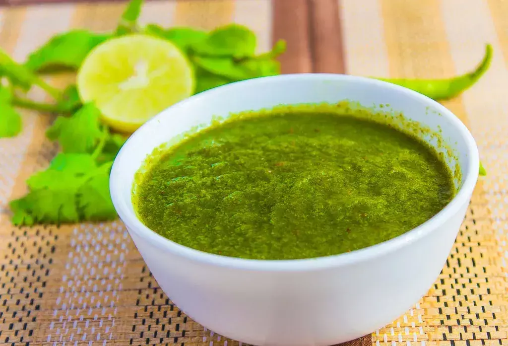 घर में  पसंद करते हैं ज्यादा तीखा खाना तो ऐसे बनायें Green chilli chutney