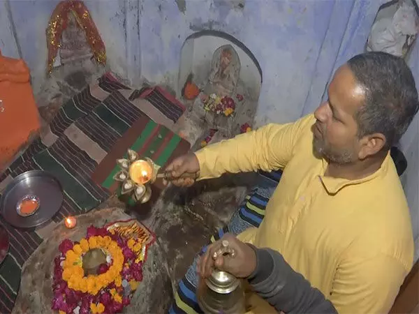 Sambhal के शिव-हनुमान मंदिर में पूजा-अर्चना के लिए उमड़े श्रद्धालु