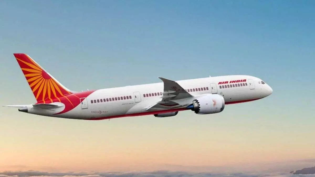 Air India फ्लाइट में दो यात्रियों में आर्मरेस्ट को लेकर झगड़ा, केबिन क्रू ने शांत कराया