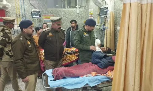 ज्वेलरी शॉप के कर्मचारी पर गोलीबारी कर सोने की लूट, कार में थे बदमाश ज्वेलरी शॉप के कर्मचारी पर गोलीबारी कर सोने की लूट, कार में थे बदमाश