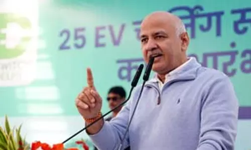 False and misleading: सिसोदिया ने केजरीवाल के खिलाफ एलजी की मंजूरी के दावे पर सवाल उठाए False and misleading: सिसोदिया ने केजरीवाल के खिलाफ एलजी की मंजूरी के दावे पर सवाल उठाए