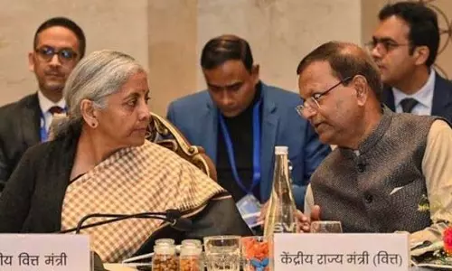 GST परिषद ने स्वास्थ्य, जीवन बीमा पर कर कटौती का फैसला टाला GST परिषद ने स्वास्थ्य, जीवन बीमा पर कर कटौती का फैसला टाला