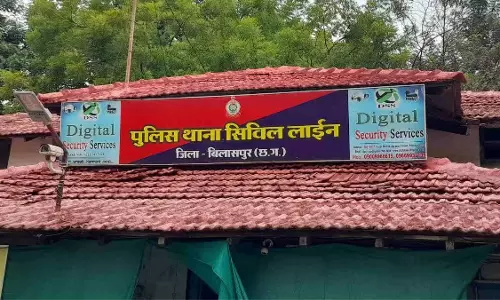 सड़क किनारे ठंड में कांप रहा था बुजुर्ग, वृद्धाश्रम के संचालक ने बचाई जान