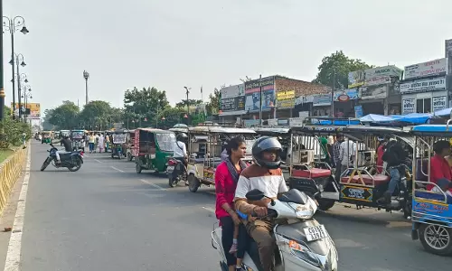 Bareilly: जिले में लगातार दिन में तेज धूप की वजह से लोगों को ठंड से राहत Bareilly: जिले में लगातार दिन में तेज धूप की वजह से लोगों को ठंड से राहत