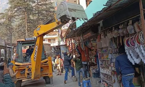 कसोल में 180 अतिक्रमण हटाए गए