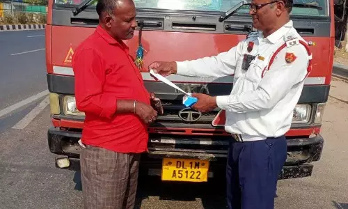 Haryana : गुरुग्राम पुलिस ने नियमों का उल्लंघन करने वालों के खिलाफ कड़ी कार्रवाई की