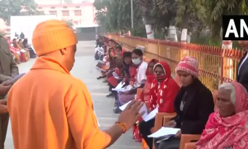 मकान दिलाएंगे, इलाज भी कराएंगे : CM योगी मकान दिलाएंगे, इलाज भी कराएंगे : CM योगी