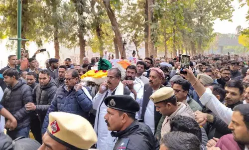 Haryana : राजकीय सम्मान के साथ आंसुओं और श्रद्धांजलि के बीच अंतिम संस्कार किया गया Haryana : राजकीय सम्मान के साथ आंसुओं और श्रद्धांजलि के बीच अंतिम संस्कार किया गया