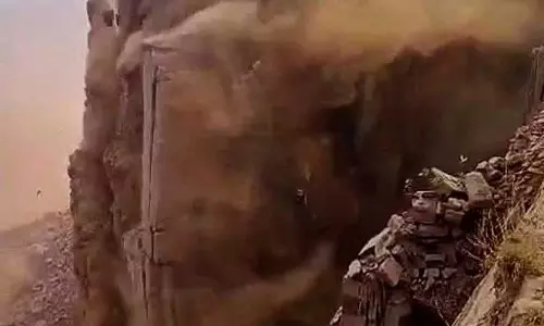 Haryana की टीमों ने विस्फोटित पहाड़ी का निरीक्षण किया