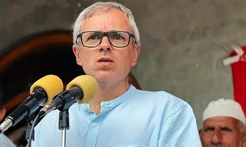 Kashmir घाटी में भीषण शीतलहर के बीच सीएम उमर अब्दुल्ला ने जम्मू में कार्यक्रम रद्द किए Kashmir घाटी में भीषण शीतलहर के बीच सीएम उमर अब्दुल्ला ने जम्मू में कार्यक्रम रद्द किए