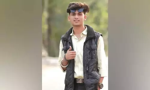 Assam : दो नाबालिग भाई-बहनों के किशोर सौतेले भाई को हत्या के आरोप में गिरफ्तार Assam : दो नाबालिग भाई-बहनों के किशोर सौतेले भाई को हत्या के आरोप में गिरफ्तार