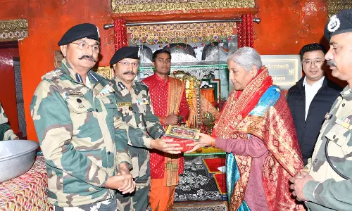 Jaipur: केन्द्रीय वित्त मंत्री ने शक्तिपीठ तनोट माता के किए दर्शन Jaipur: केन्द्रीय वित्त मंत्री ने शक्तिपीठ तनोट माता के किए दर्शन