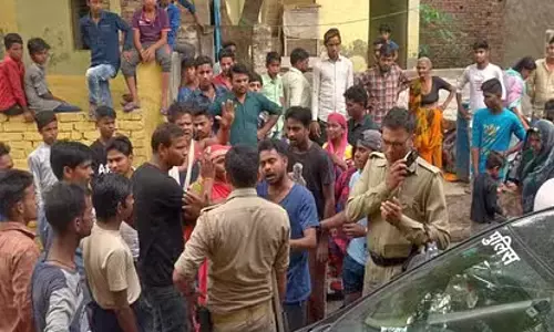 Thanes के शाहपुर में दो बाइक सवार लोगों ने ज्वैलरी स्टोर के सेल्समैन की गोली मारकर हत्या कर दी