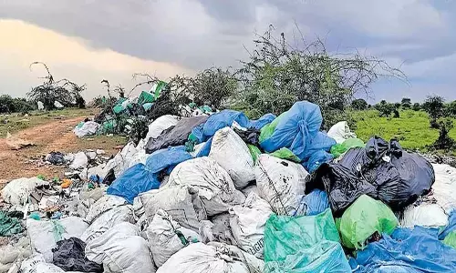Kerala : तिरुनेलवेली में बायोमेडिकल कचरा फेंकने के आरोप Kerala : तिरुनेलवेली में बायोमेडिकल कचरा फेंकने के आरोप