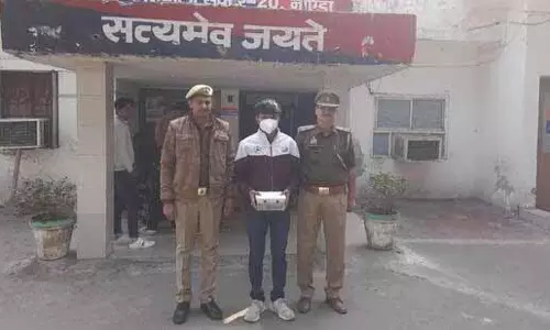 Noida : मॉल से 3.5 लाख चुराने के आरोप में एक गिरफ्तार Noida : मॉल से 3.5 लाख चुराने के आरोप में एक गिरफ्तार